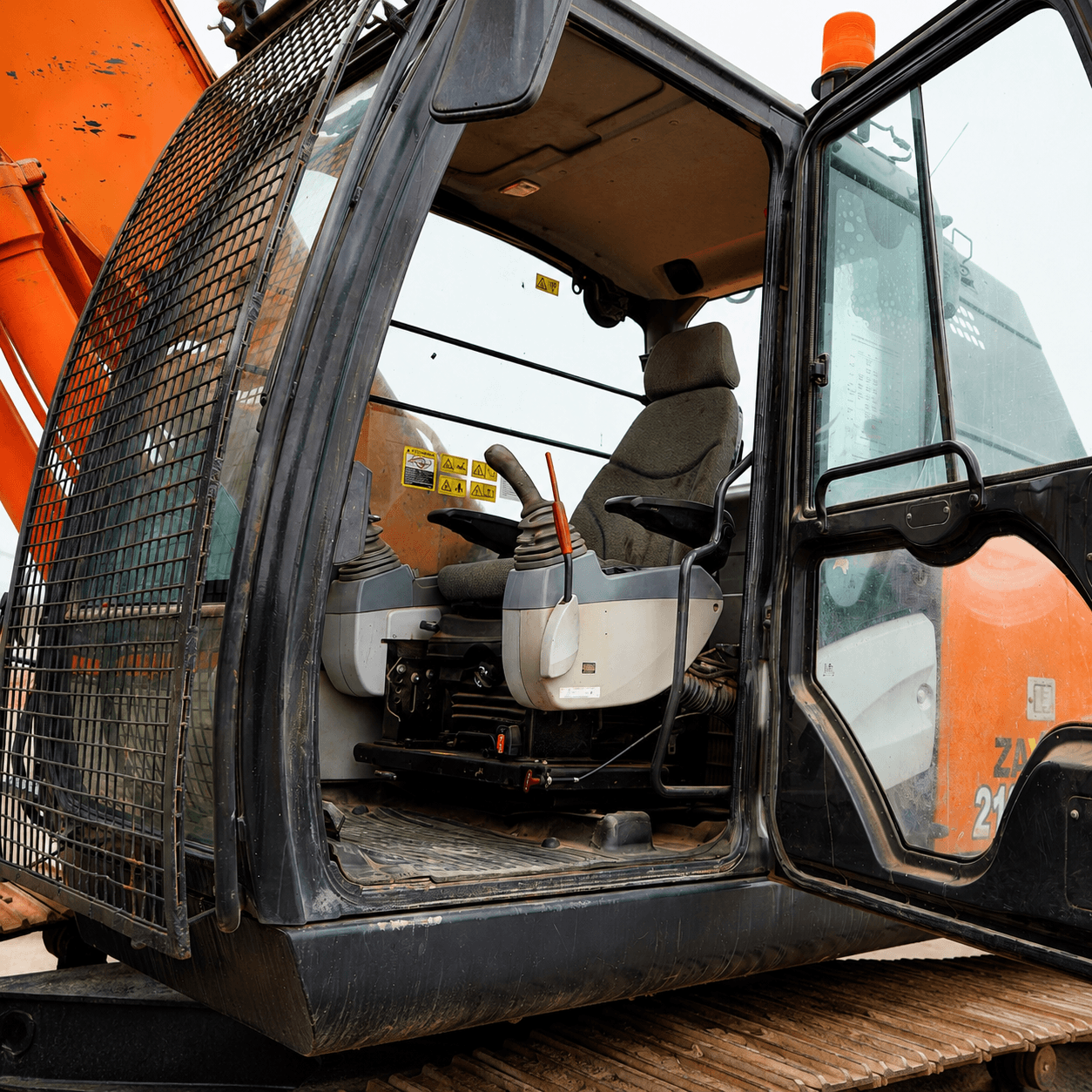EXCAVADORA HIDRAÚLICA ZX210 CIP: M161651 — foto 4
